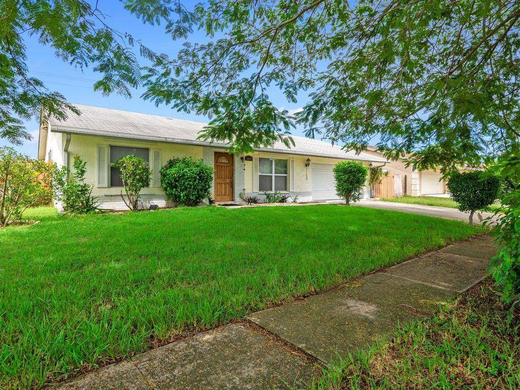 BEAUTIFUL VERY WELL KEPT HOME L ON A BEAUTIFUL BIG LOT.