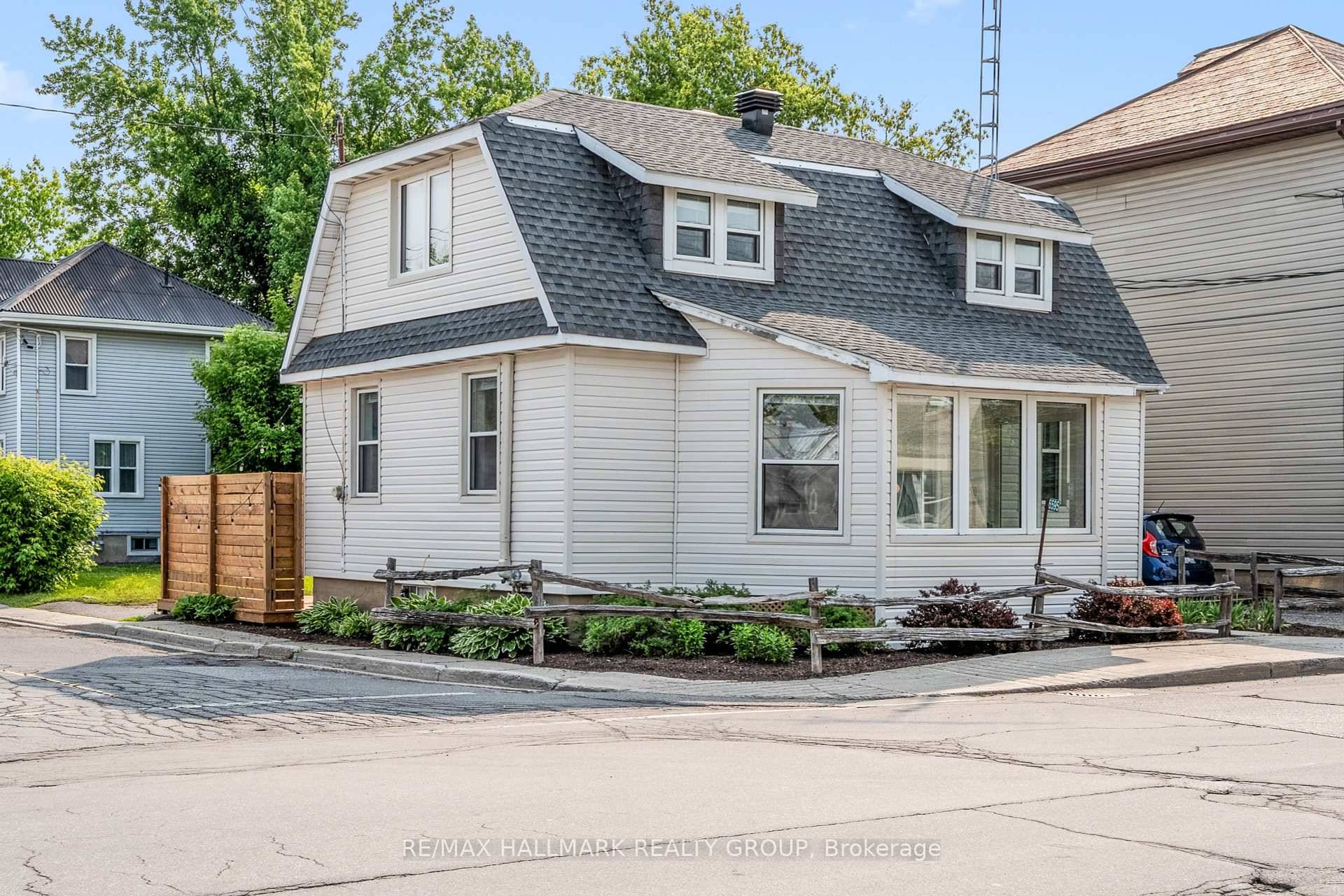 Stunning Fully Renovated Home in the Heart of North Gower !
