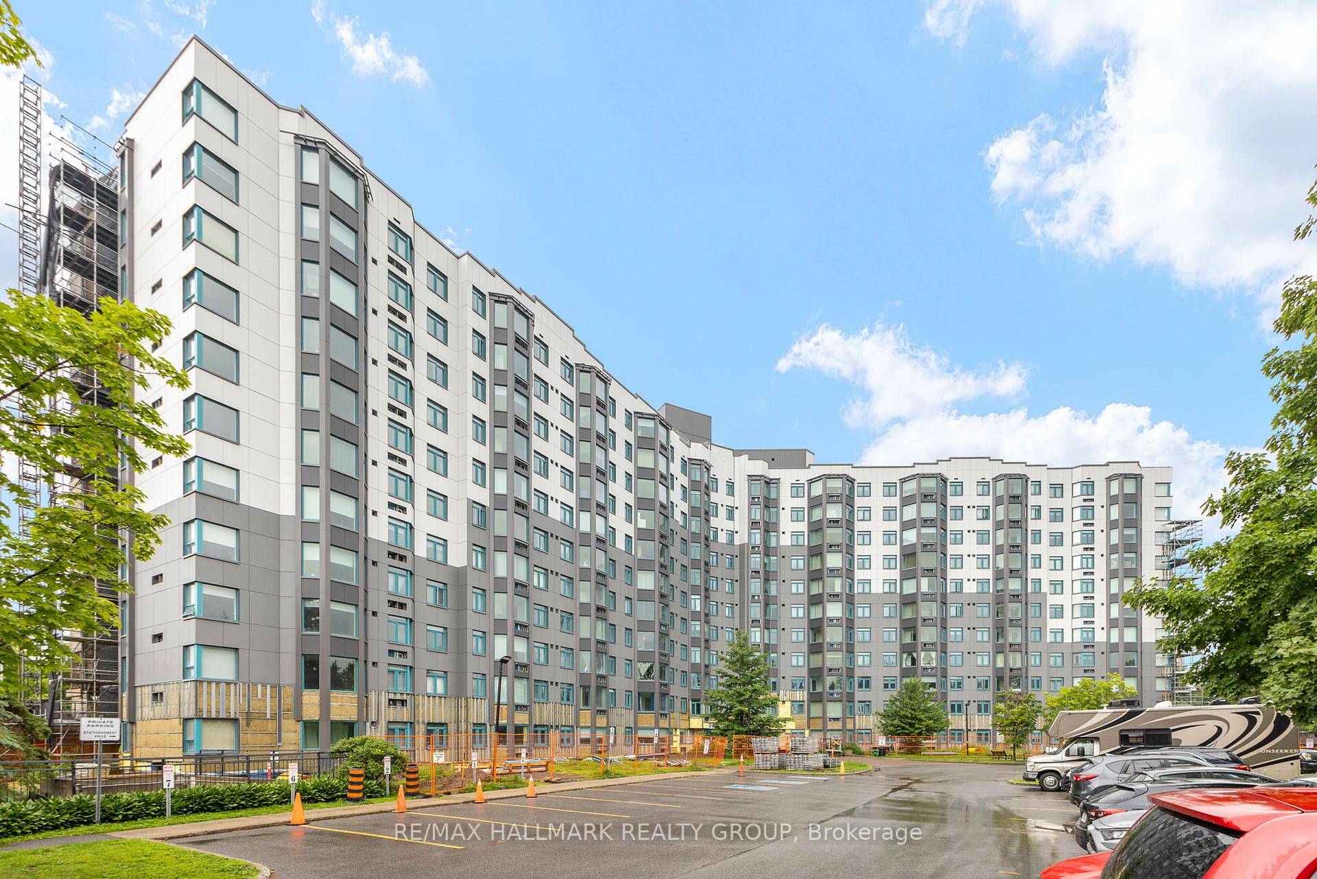 Welcome to the Conservatory, a highly sought after and well managed condo building.