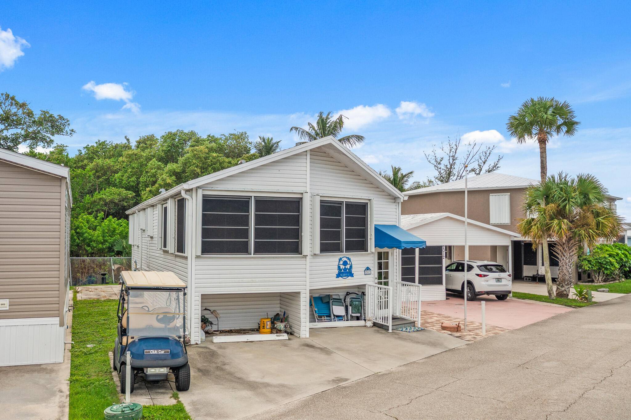 Welcome to coastal living on beautiful Hutchinson Island !