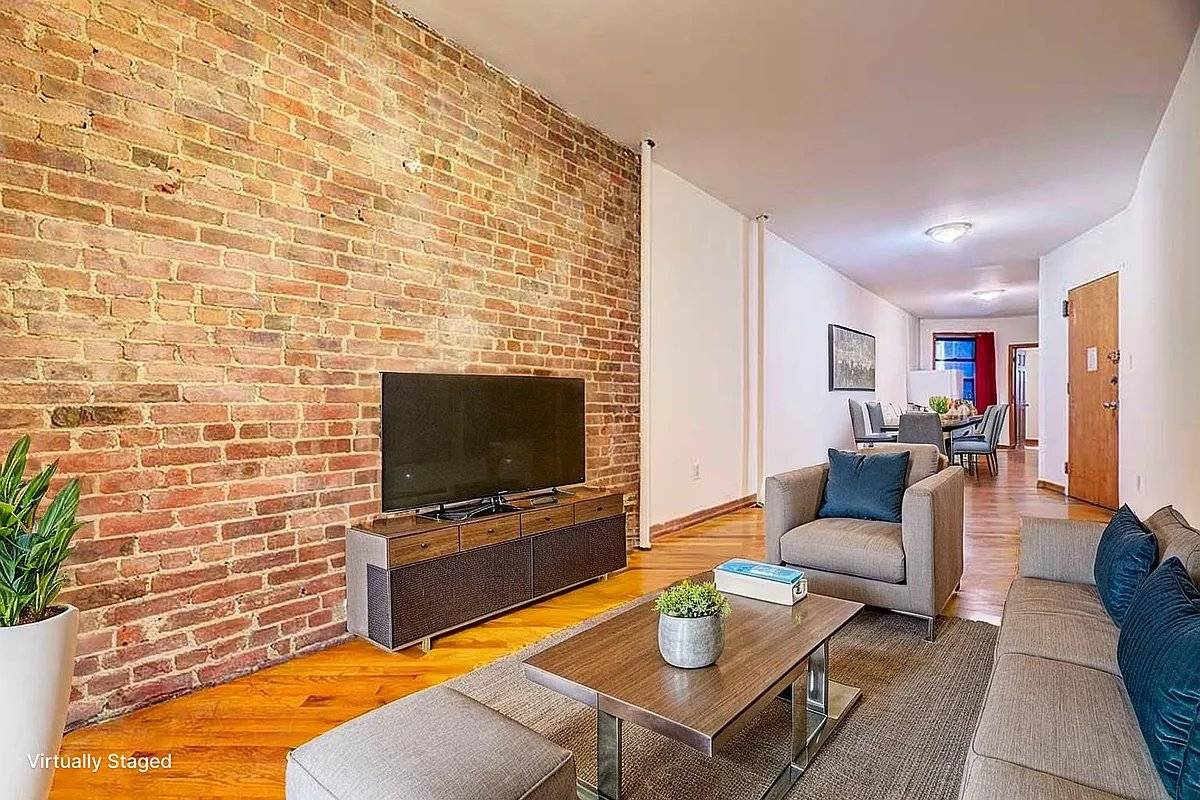 THE APARTMENT BRIGHT amp ; SPACIOUS 2 BEDROOMWelcome to a well appointed home offering comfort and functionality Two true bedrooms fits a king in one and a queen in the ...