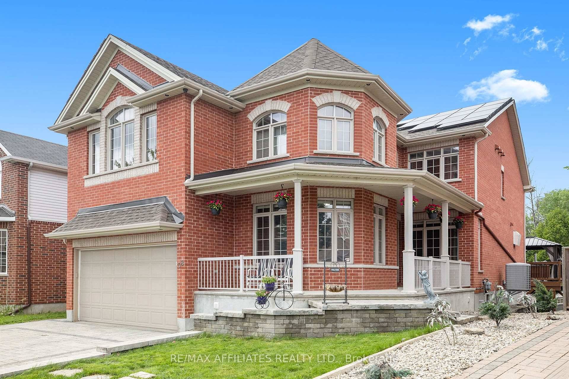 ONE OF A KIND CUSTOM LUXURY HOME 6 BED, 6 BATH 3 ENSUITES INCOME POTENTIAL !