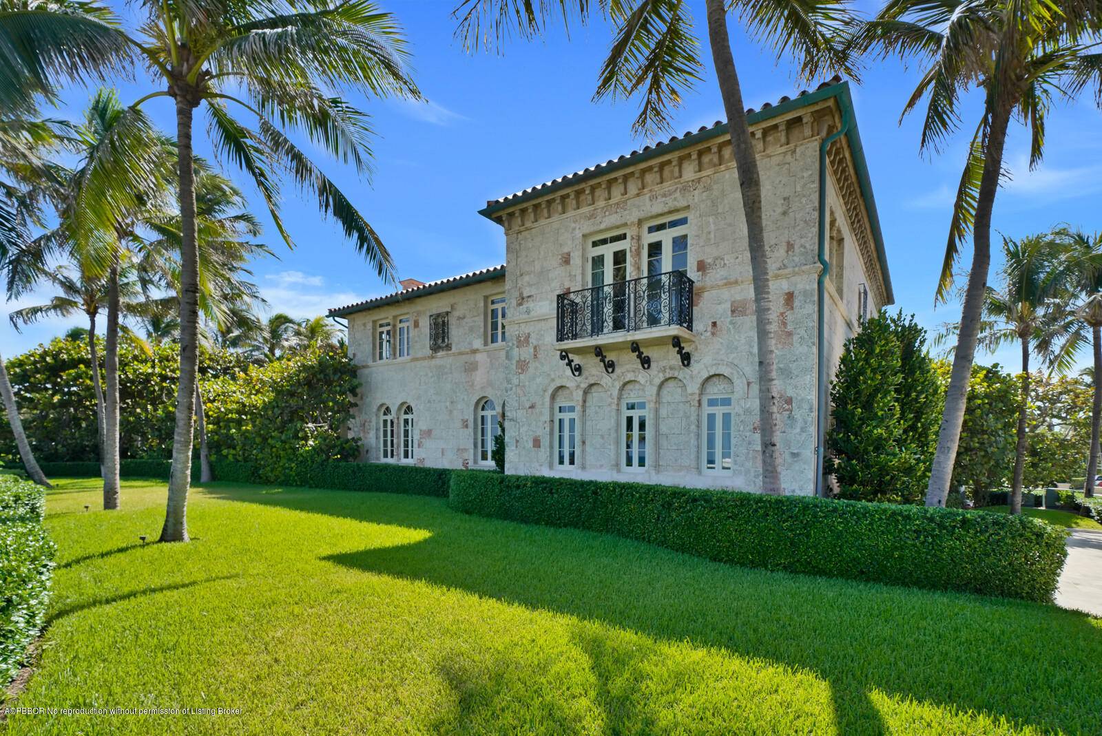 One of the island's greatest landmark residences, meticulously restored to absolute perfection.