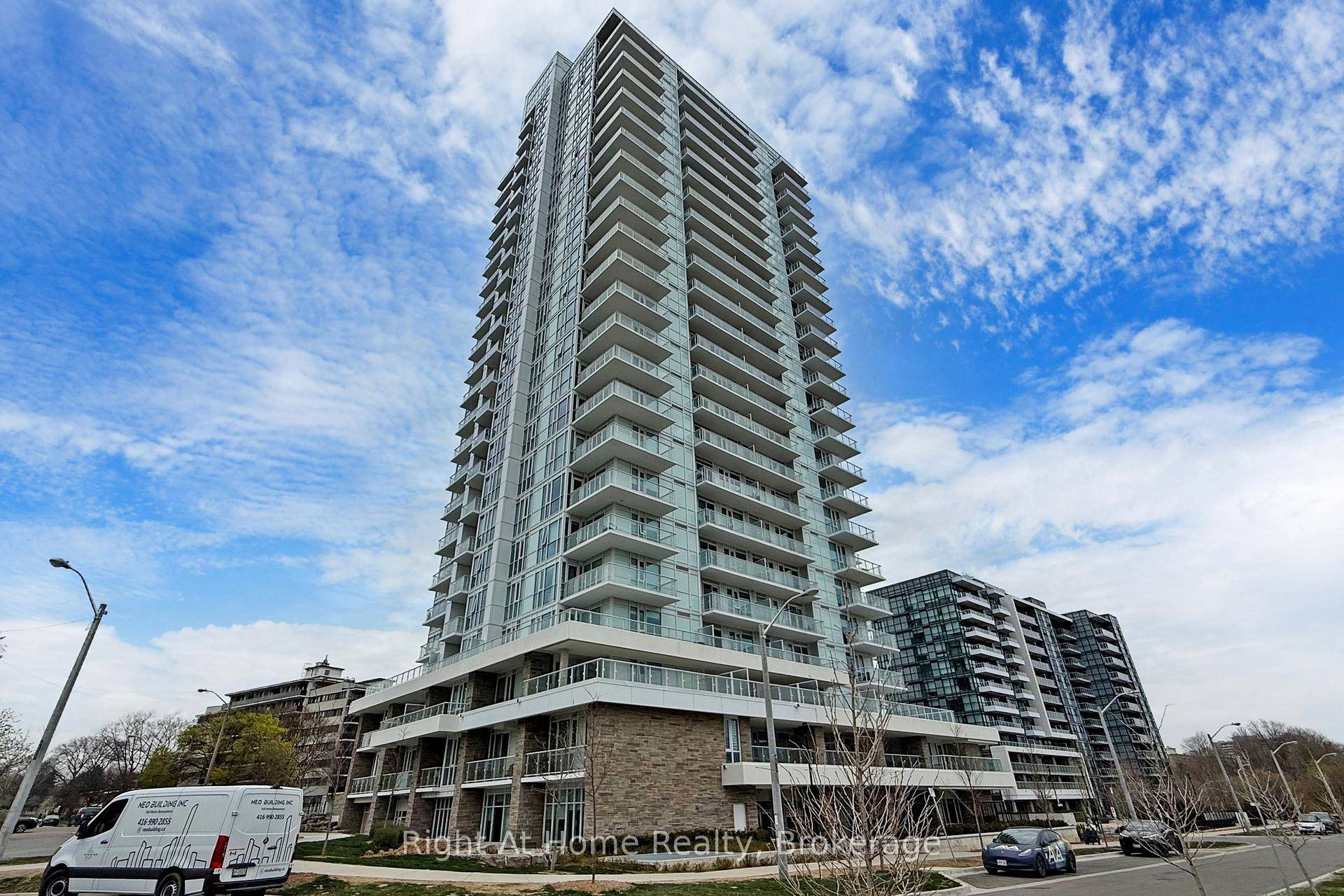 Welcome to luxury condo living in Toronto !