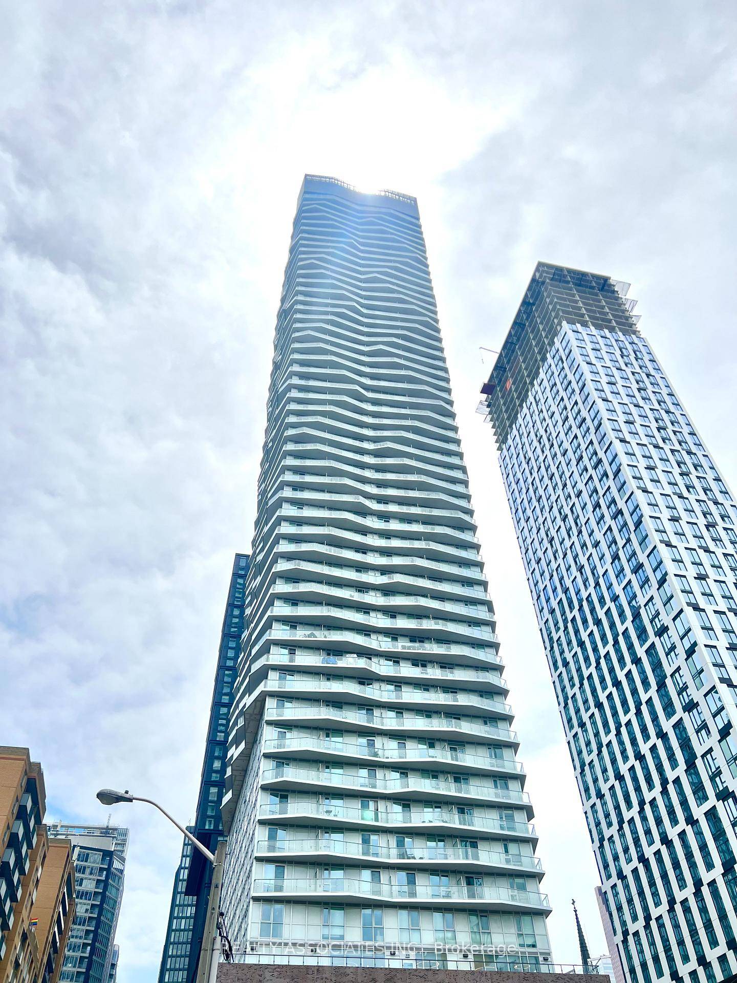 1 Year New Beautiful 199 Church Condo Absolutely Stunning 2 Bedrooms 2 Bathroom unit at its 39th High Floor.