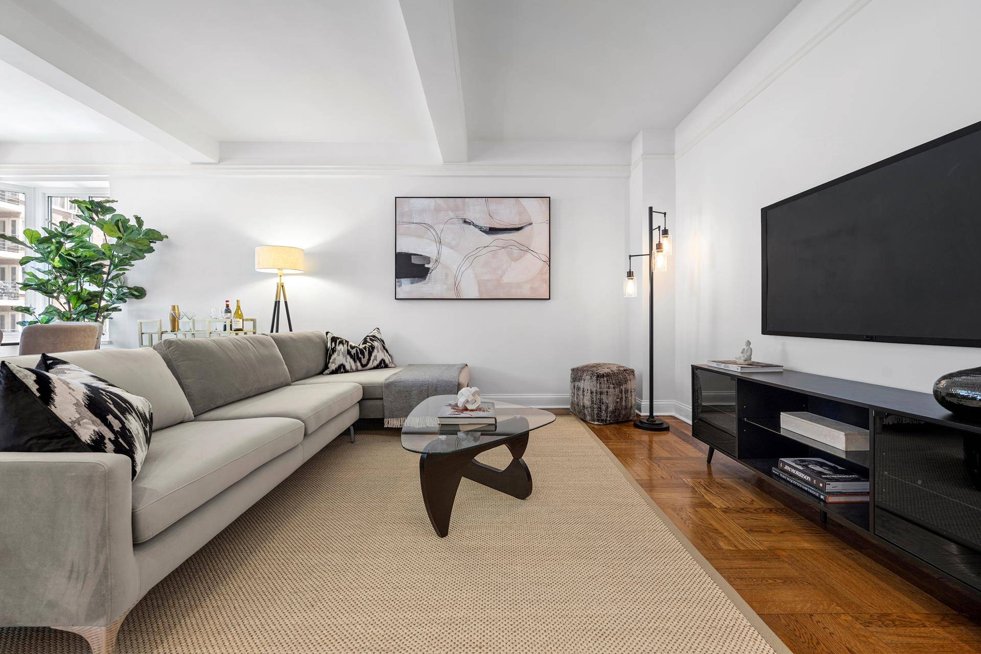 This prewar two bedroom, gracefully poised on a tree lined block in Murray Hill, belongs to that rare and coveted category.