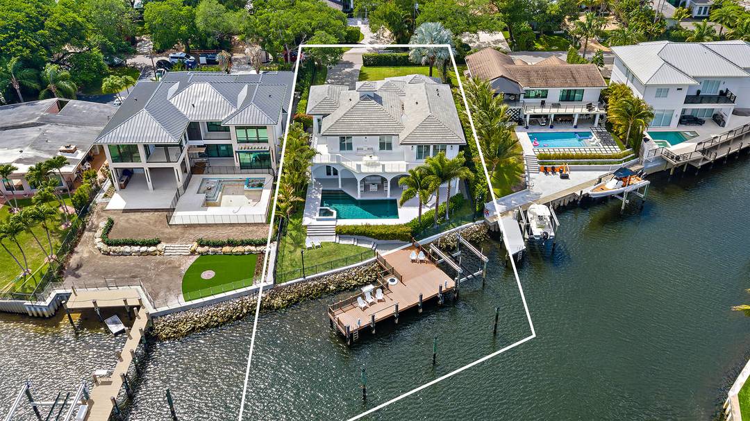 Experience premier Intracoastal living, this property offers wide water views, no fixed bridges and hard to find dockage accommodating multiple deep water vessels, including a sportfish yacht and center console.