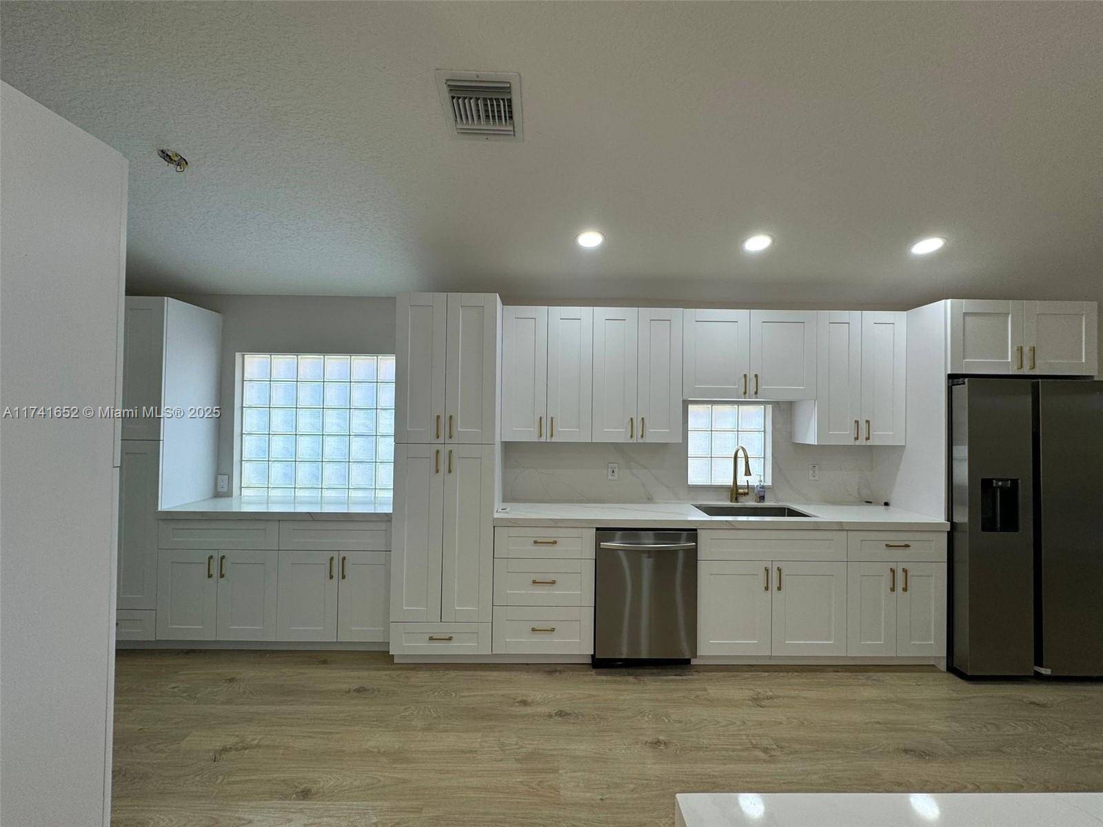 Long Lake view Open concept.
