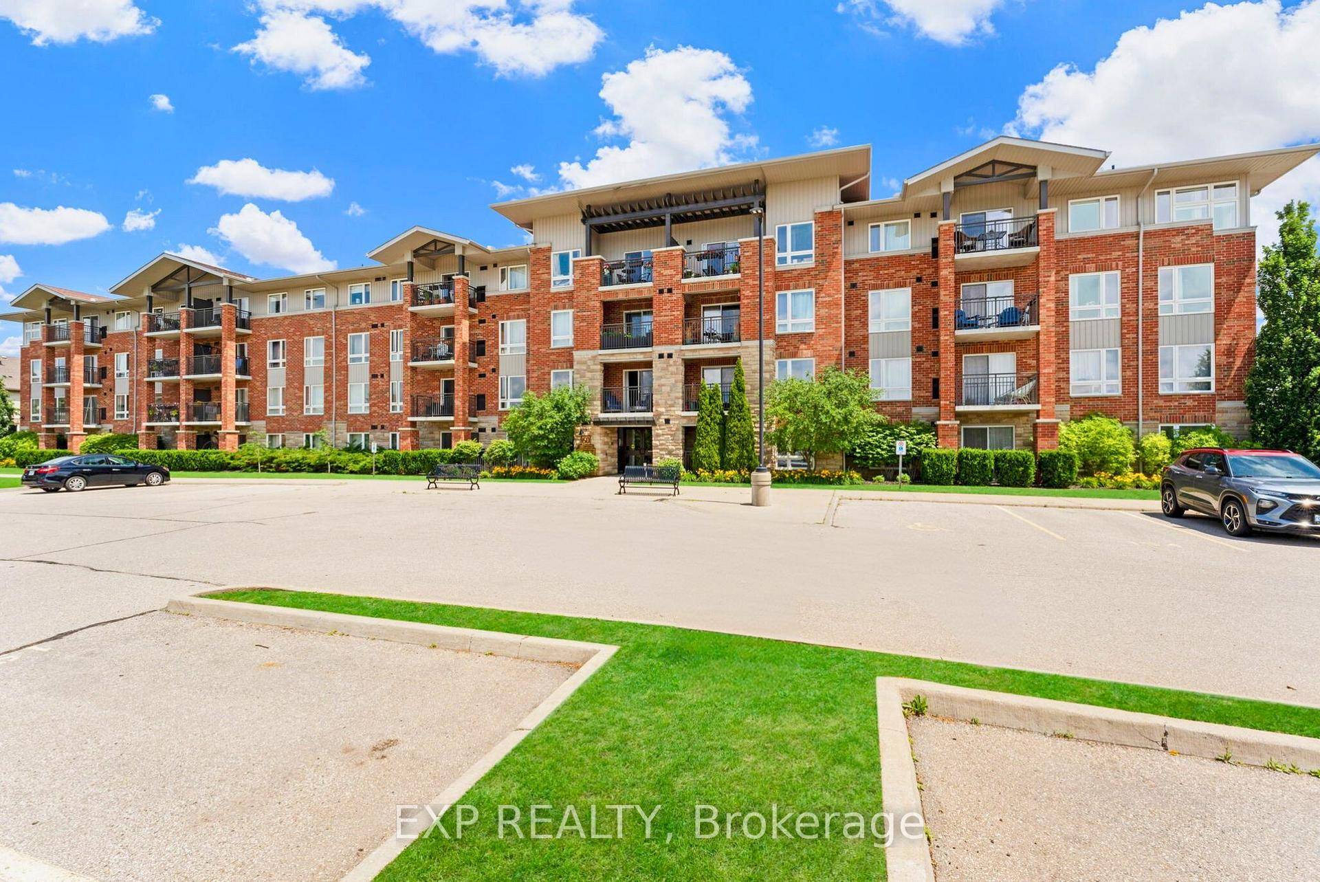 Watch Virtual Tour Welcome to 60 Lynnmore Street, Unit 414 Manchester Square, where comfort, convenience, and lifestyle come together in this rarely offered top floor end unit.