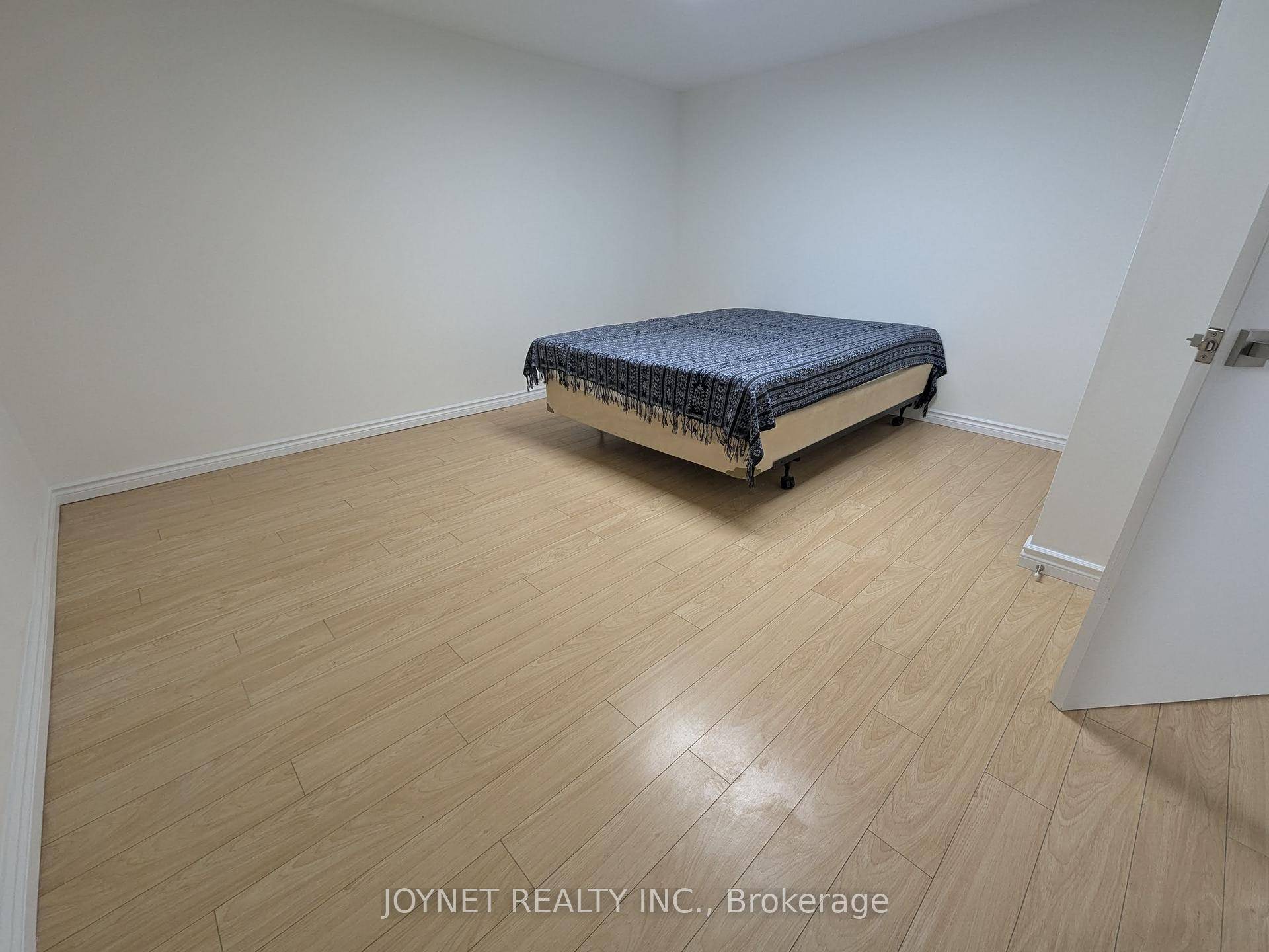 Spacious Newly Renovated 2nd Bedroom for Rent Steps to Bessarion Subway !