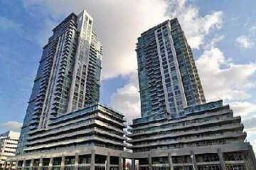 Absolutely Beautiful amp ; Bright Corner Unit W Unobstructed City amp ; Cn Tower View, Spacious Split 2 Large Bedrooms 2 Full Baths W Large Solarium Can Used As Office ...