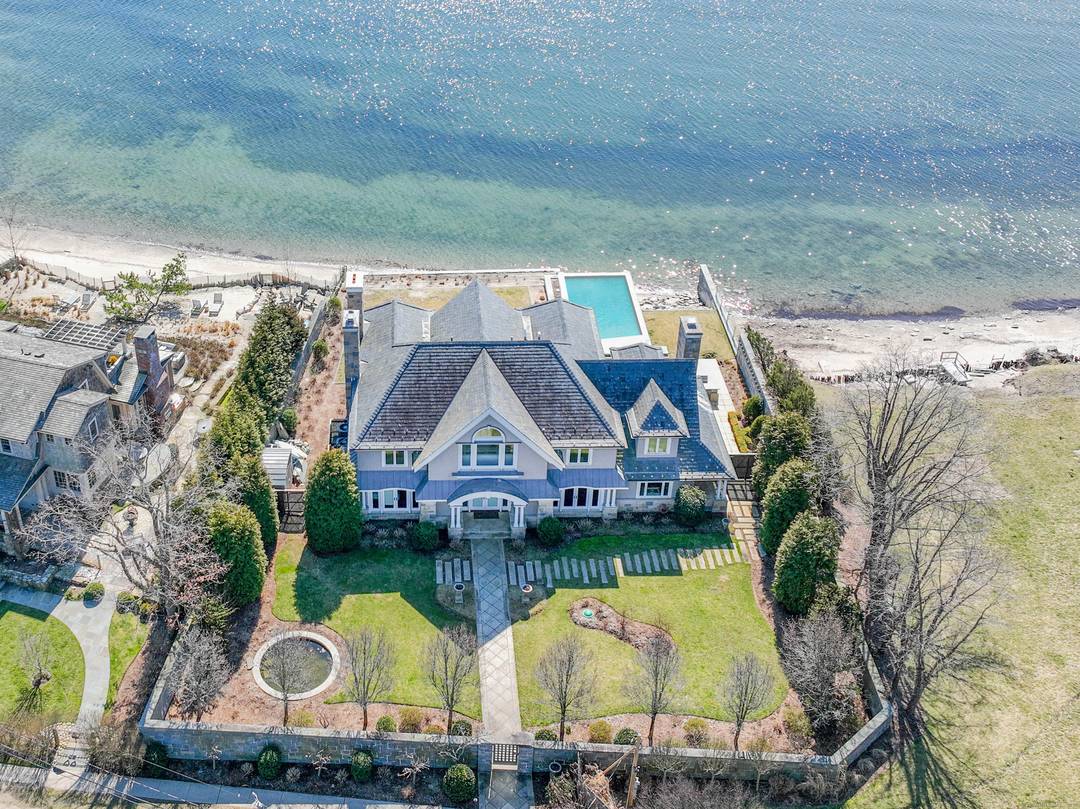 Fully Furnished, WATERFRONT PARADISE !