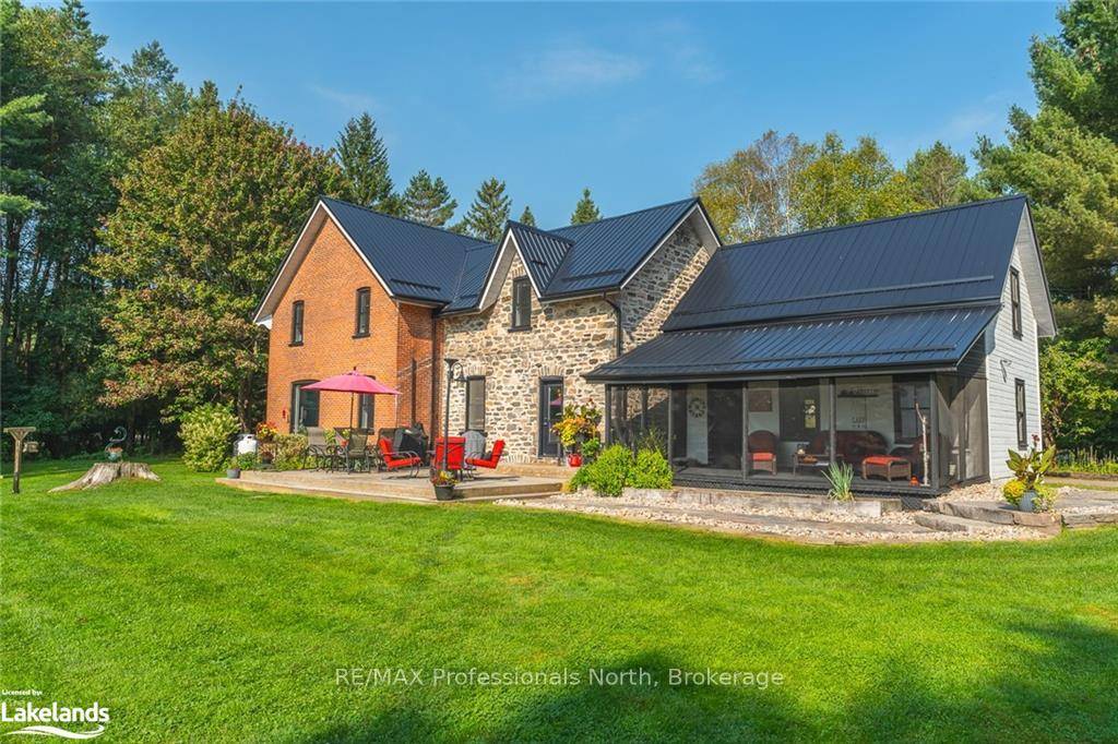 Indulge in the epitome of lakeside living with this exquisite executive home nestled along the shores of Kashagawigamog Lake.