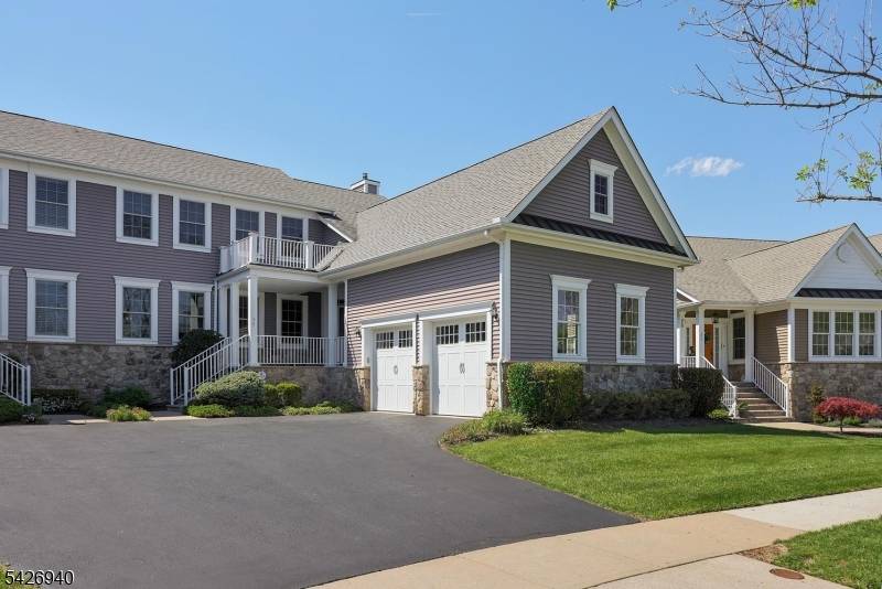 Welcome to this impeccably maintained home in Tapestry's highly desirable 55 community offering a clubhouse, pool, recreational courts.