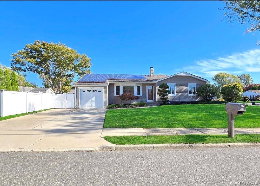 Welcome to Holbrooks finest ranch home beautifully located as the last home on a cul de sac.