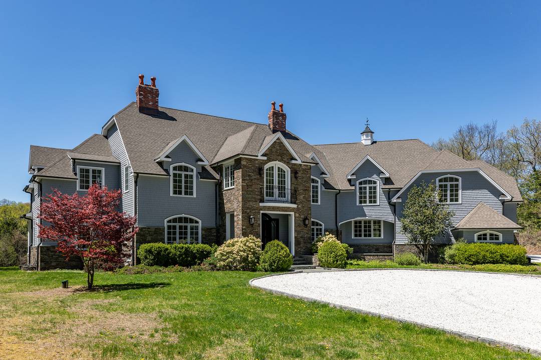 Luxury rental with inground Gunite pool in the beautiful Litchfield Hills of Washington.