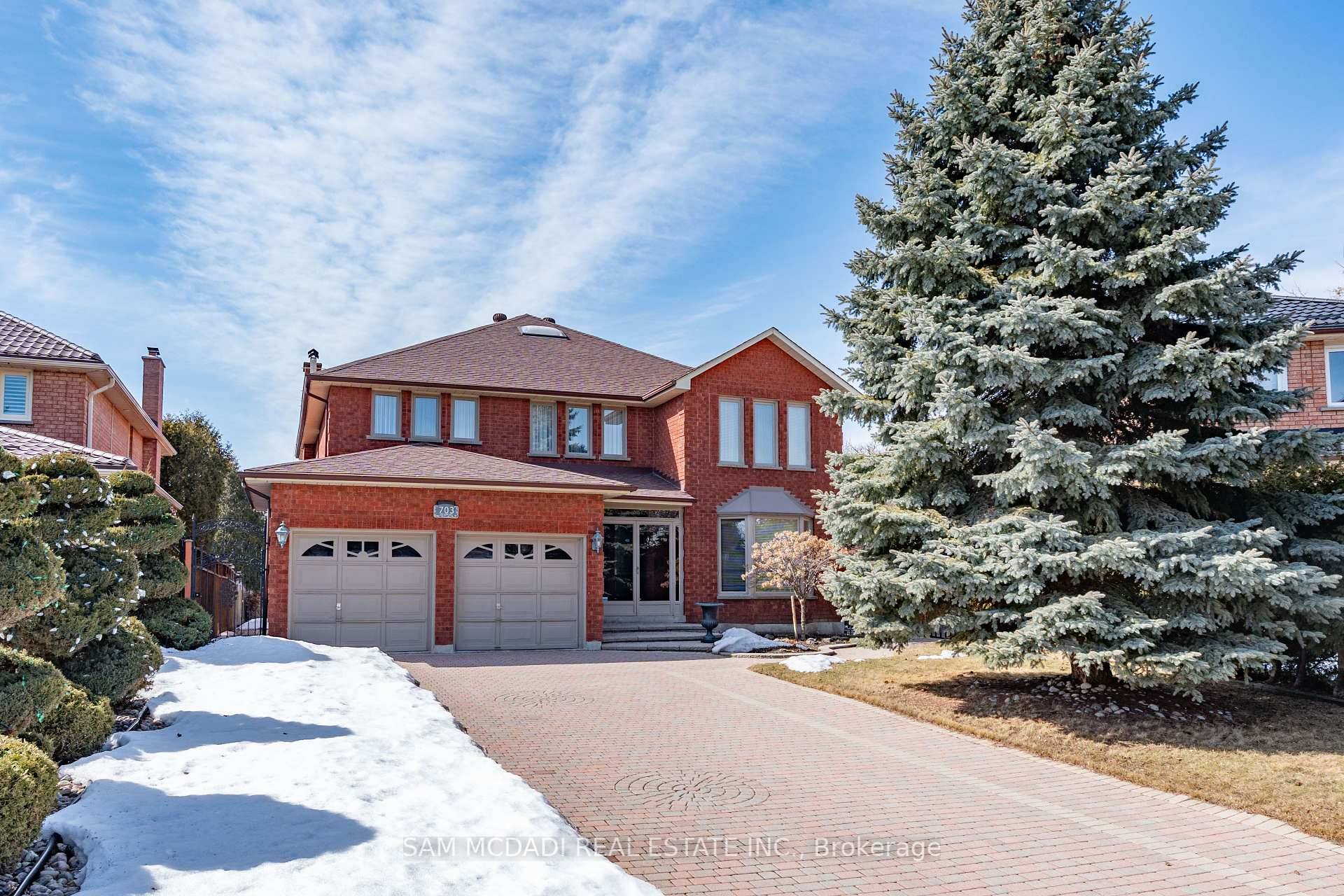 Nestled in central Mississauga's Erindale community, this spacious executive family home sits on a 44x189 ft lot and offers 4 2 bedrooms and 4 bathrooms across 4, 685 sqft of ...