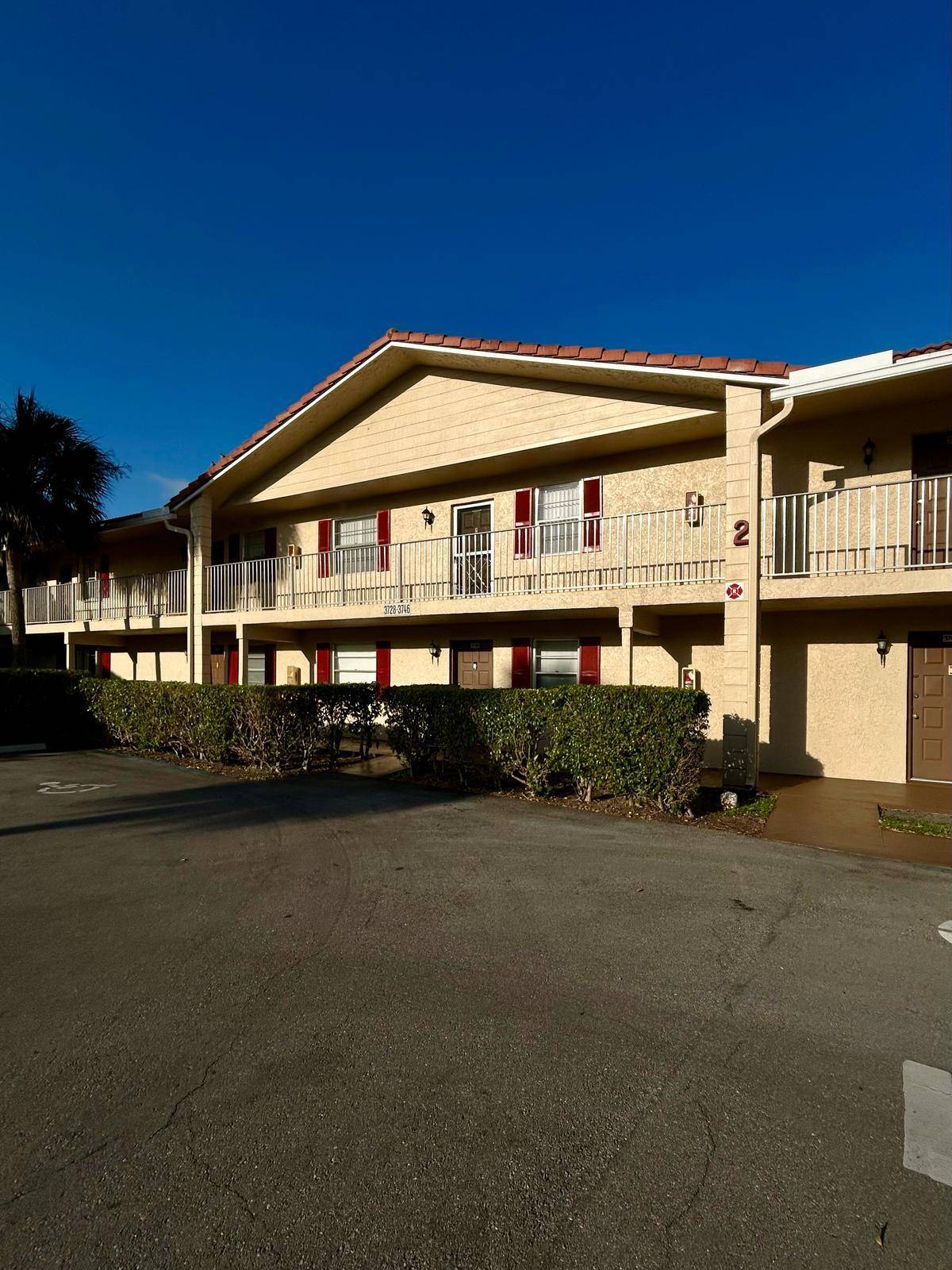 Move in ready 2 bed, 2 bath condo in the heart of Coral Springs !