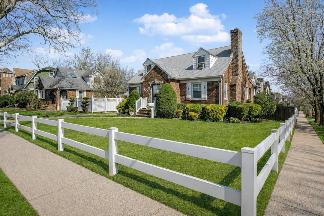 Welcome Home ! This is a lovely colonial style 2 level house, with an undeniable hallmark white ranch style fence curb appeal.