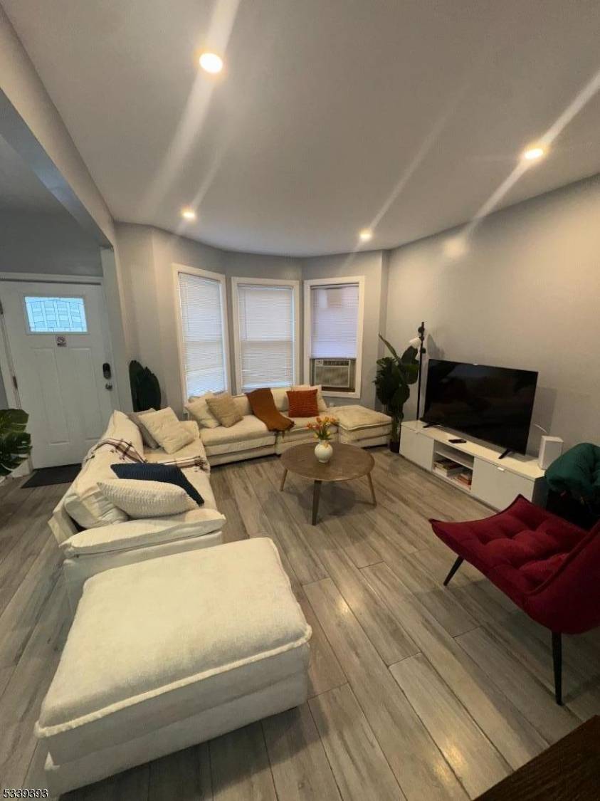 Newly Renovated 4 Bedroom house with Open Concept Living Welcome to this stunning, newly renovated single family house, offering modern style and convenience in a prime location !