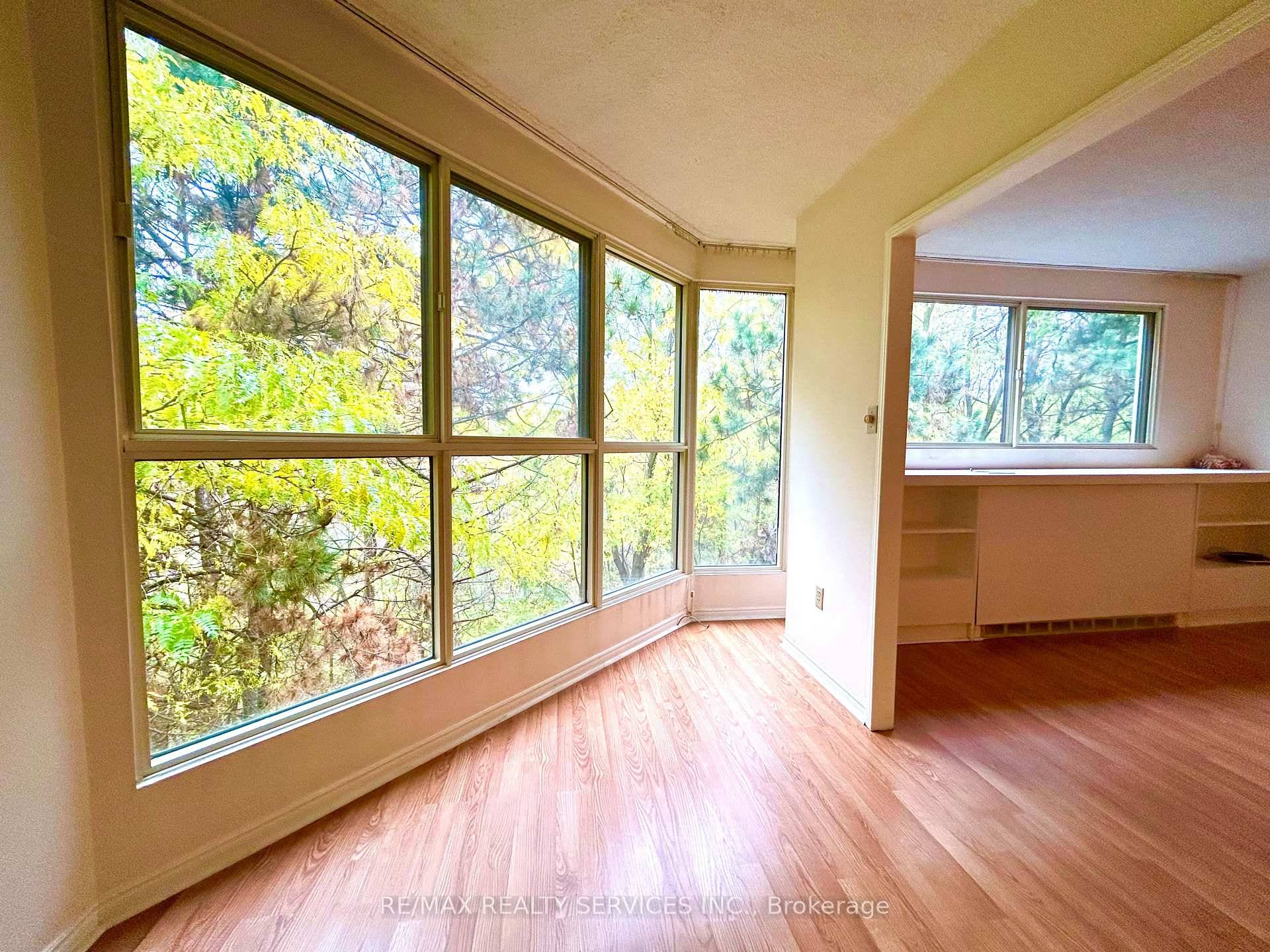 Welcome To Camelot On The Park !