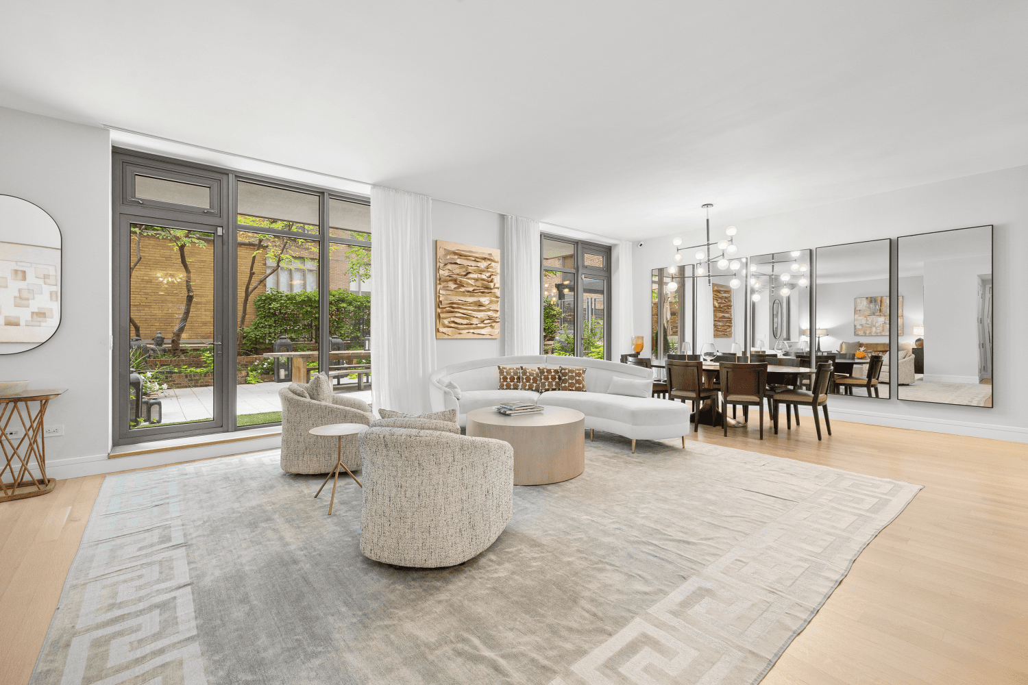 1, 500 sqft. private terraceExperience tranquil full floor living in the heart of Chelsea, complete with a sprawling 1, 500 sq.