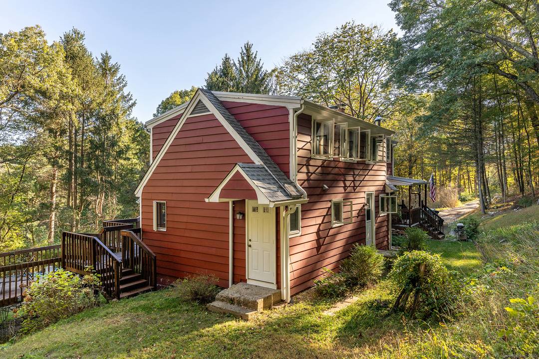 Charming Country Retreat on 2.