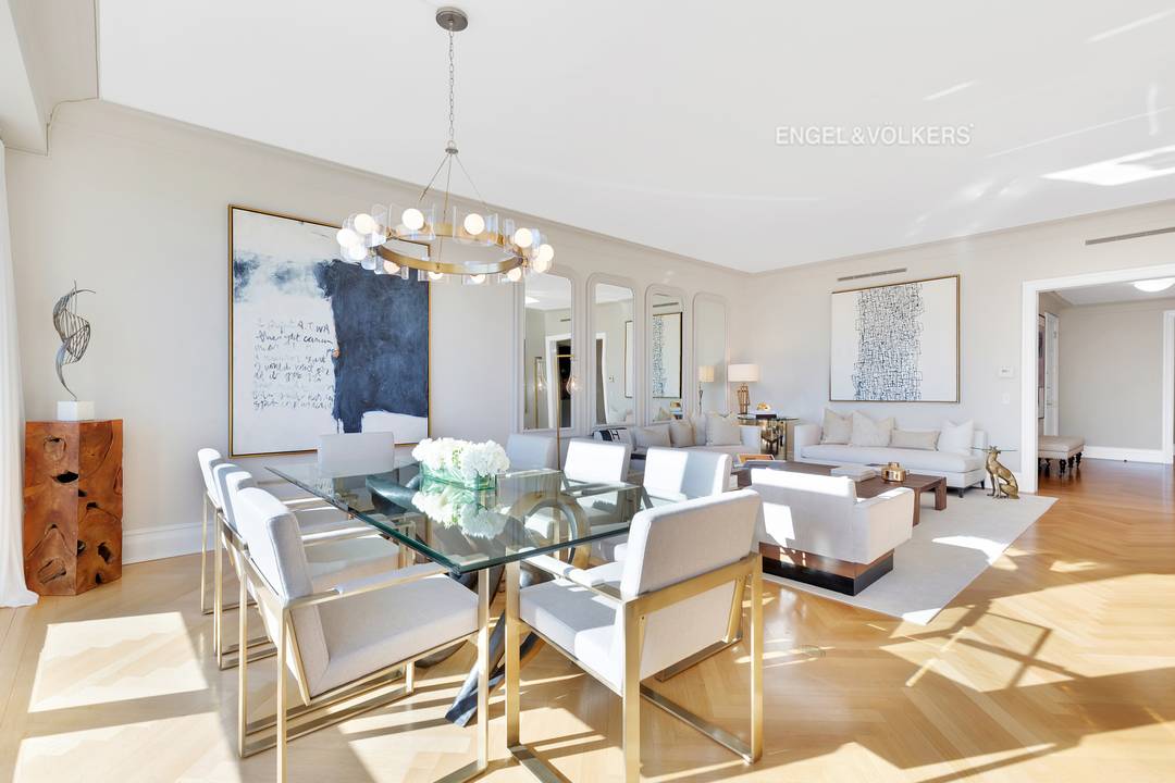 Park Facing Four Bedroom in the Coveted House at 15 Central Park West Perched above the treetops with 47 feet of direct Central Park frontage, Residence 8B is a 3, ...