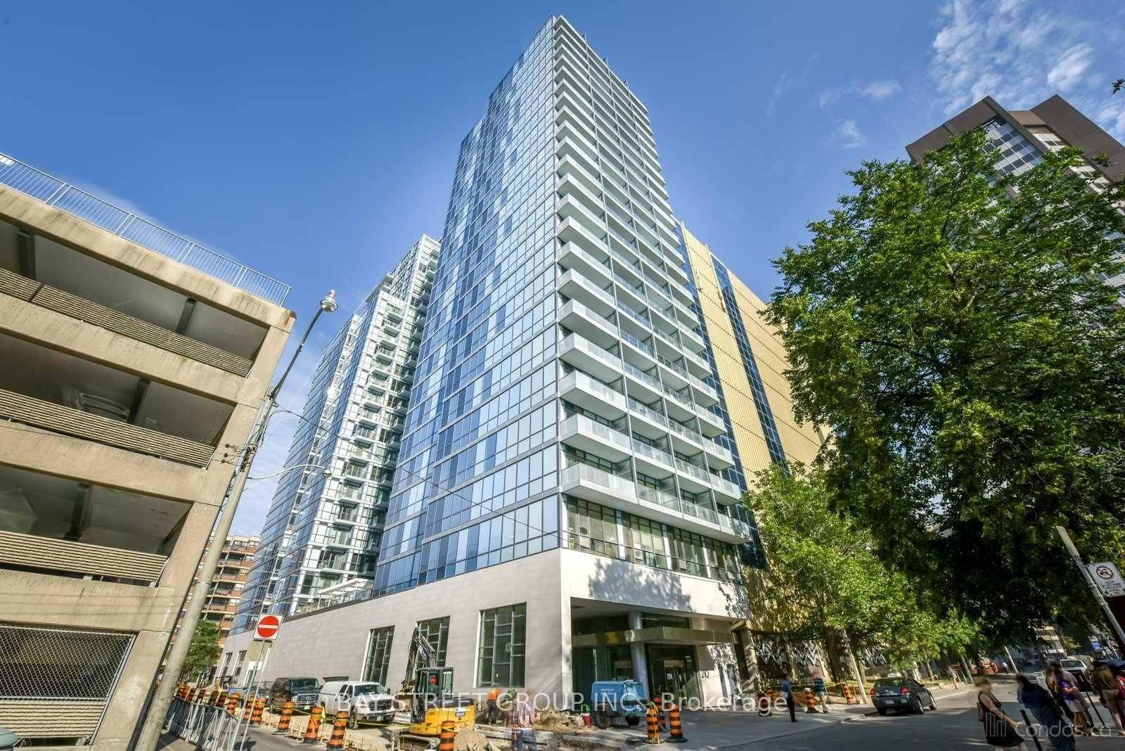 Bright amp ; Spacious Luxury 1 Den Condo with Balcony in Prime Downtown TorontoStep into stylish urban living with this bright and generously sized 1 bedroom plus den suite, perfectly ...