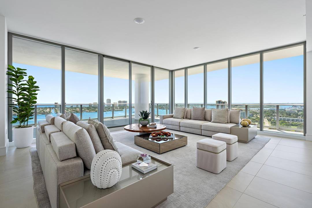Experience brand new luxury waterfront living at Nautilus 220.