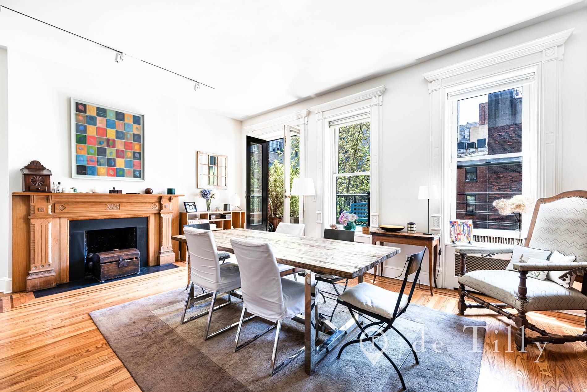 4 BEDROOMS UPPER TRIPLEX CENTRAL PARK PRIVATE ROOFTOPDiscover this beautifully updated upper triplex on the Upper West Side, just a stone's throw away from Central Park.