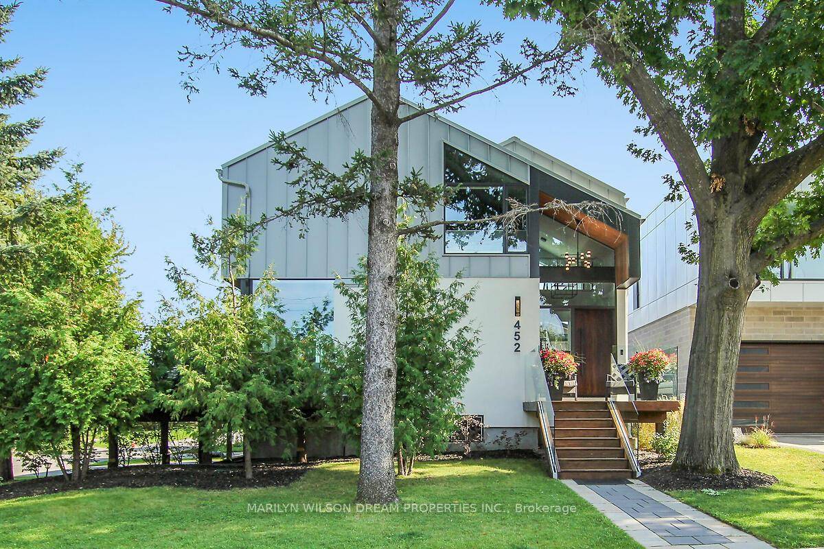 This spectacular home was constructed in 2020 by Larco Homes and designed by award winning architect Chris Simmonds, winning the City of Ottawa Urban Design award in 2021.