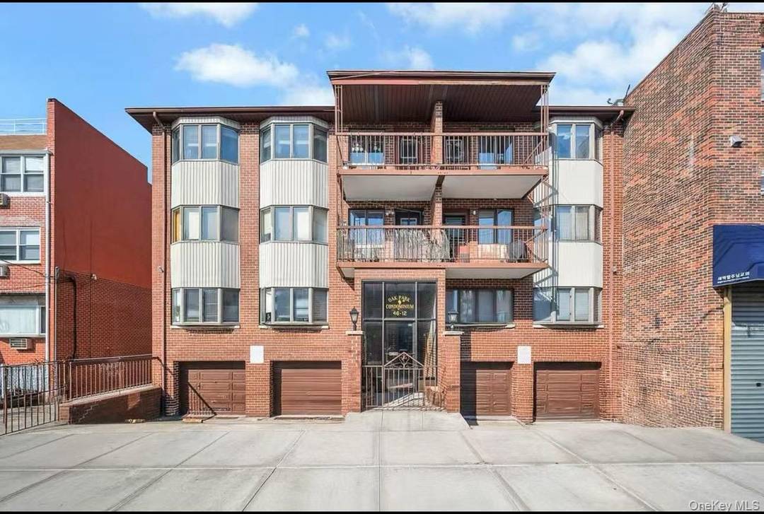 This very desirable duplex condo is very affordable for 1st time buyers, very desirable location, easy to commute, Long Island railway,, Q27 around the corner, near school, supermarket, shopping, little ...