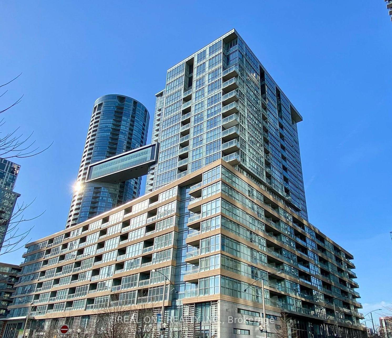 Fabulous Downtown Cityplace 1 Bedroom Large Den Amazing Amenities !