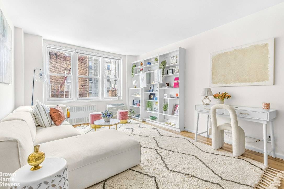 Bright, serene and inviting one bedroom apartment at 54 Orange Street, a timeless charming mid century co op building in the heart of Brooklyn Heights.