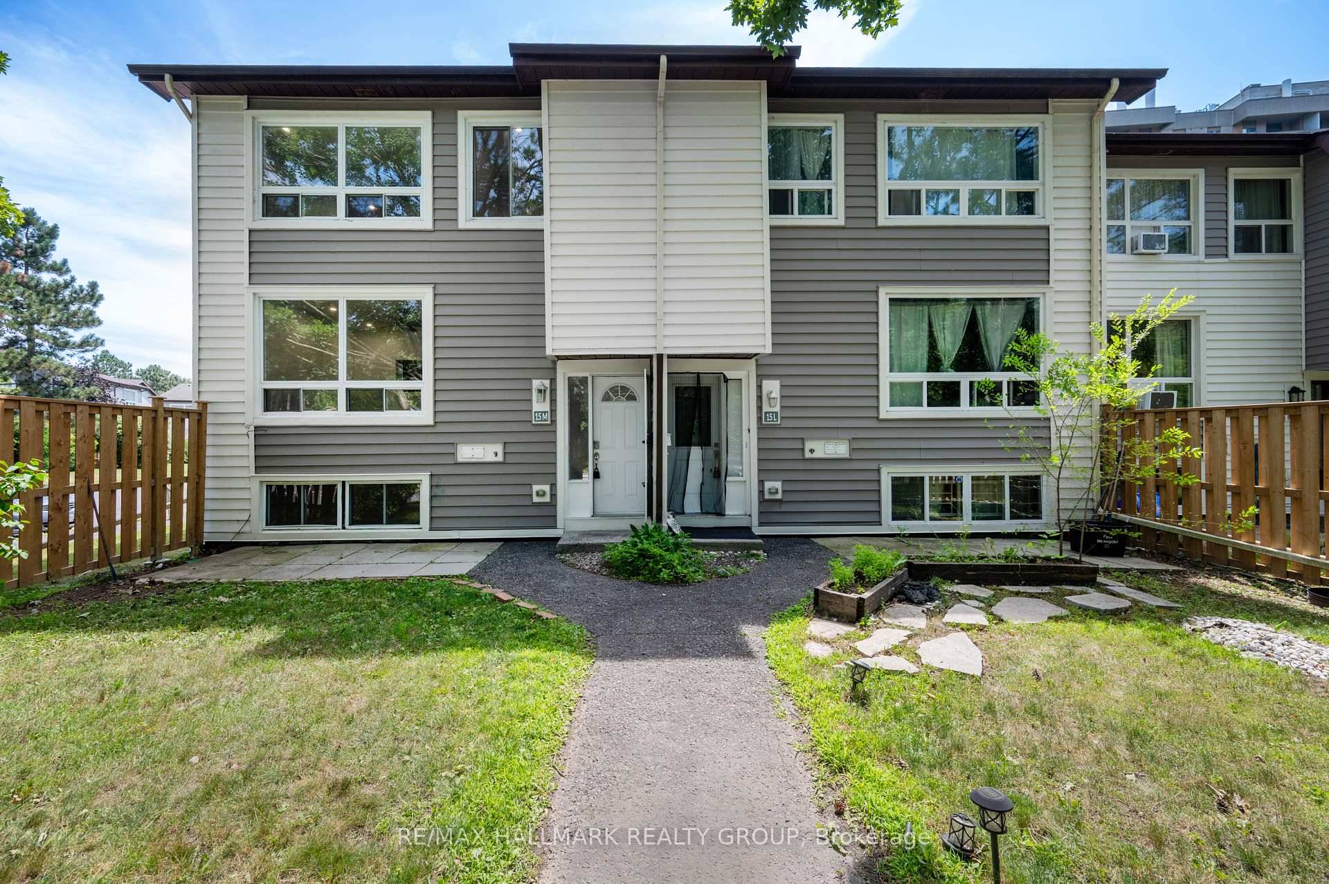 Well maintained and updated end unit townhome, perfect for first time buyers or investors.