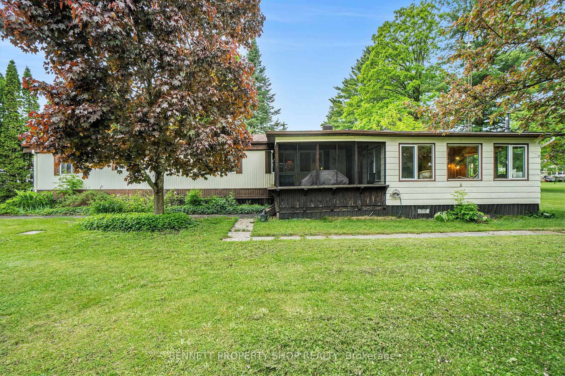 Surround yourself in nature at Glenalee Park, right on beautiful White Lake.