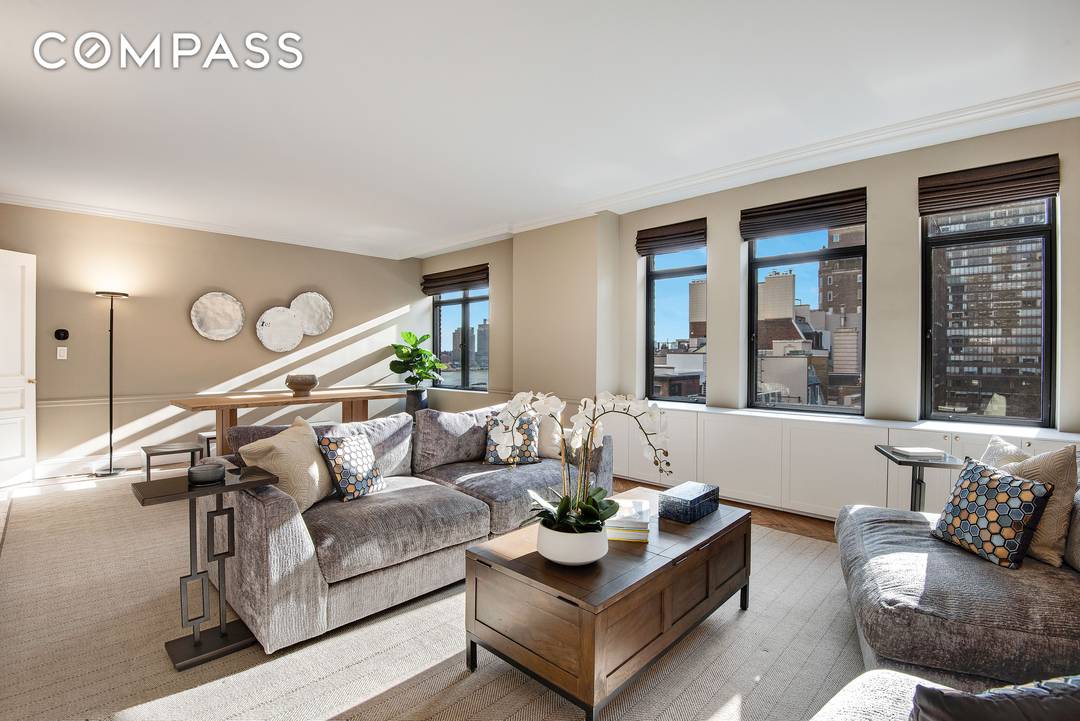 CONVERTIBLE 3BED 2BATH Separate deeded SERVANT S ROOM AVAILABLE FOR ADDITIONAL PURCHASE with Private Washer Dryer and common bath room in hallway perfect for an au pair, home office or ...