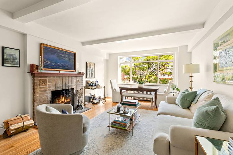 Nestled on one of the most desirable blocks in Greenwich Village, this immaculate one bedroom home seamlessly blends timeless prewar charm with modern finishes, including high beamed ceilings, rich hardwood ...