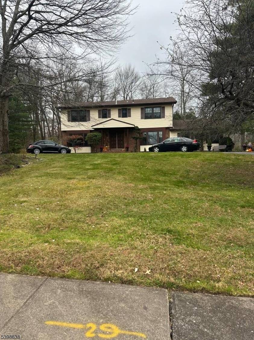 Classic Colonial well maintained 4 beds 2.