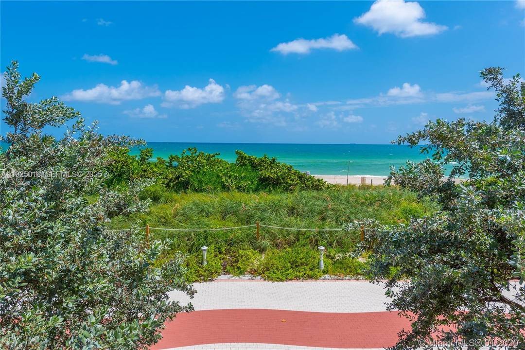 Enjoy this amazing direct intracoastal views from every room and huge balcony.