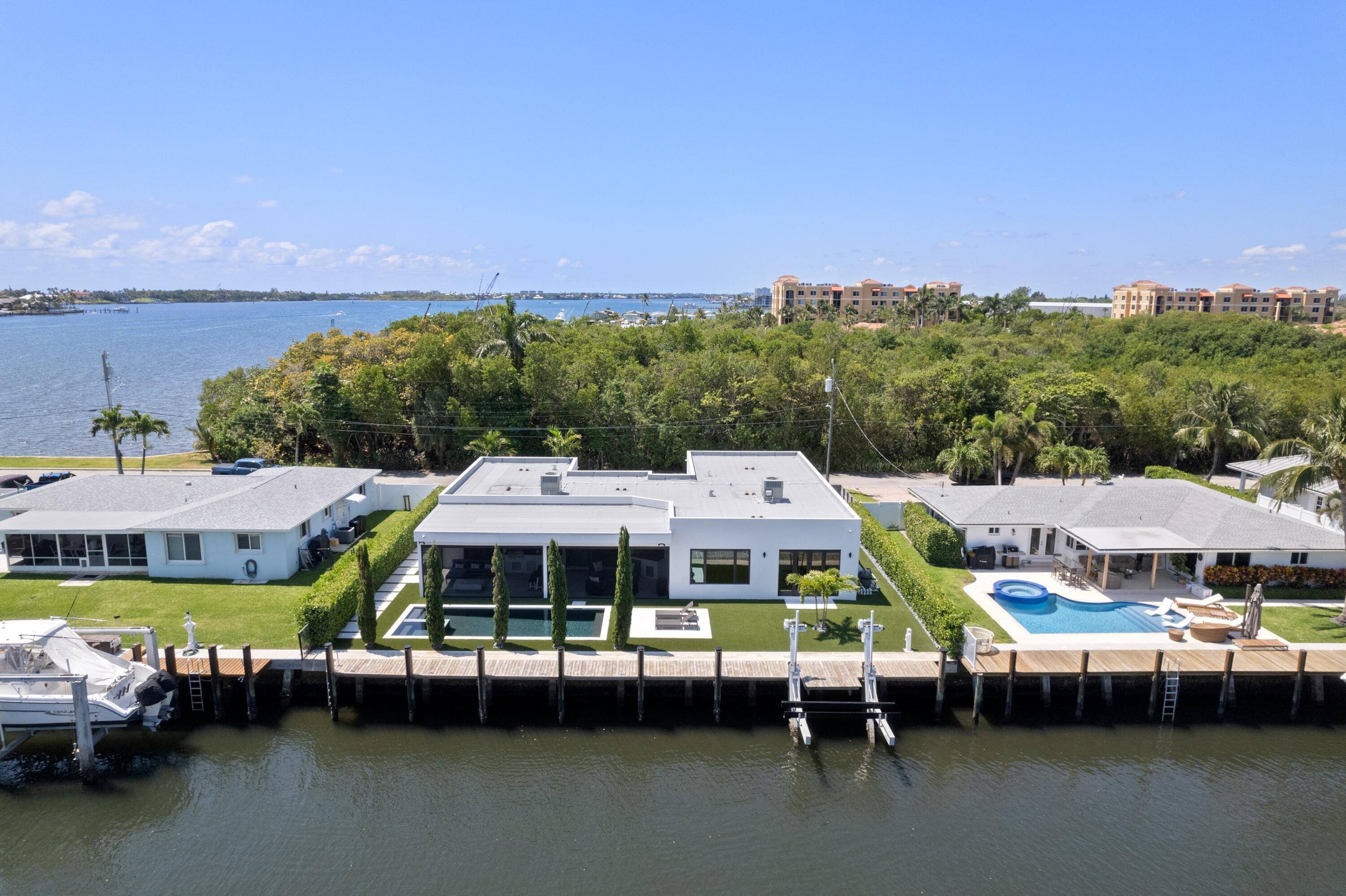 This gorgeous, contemporary, move in ready, newer construction home is a boater's dream, with over 90 feet of waterfrontage, a rebuilt seawall, and a new 20, 000 lb boat lift ...