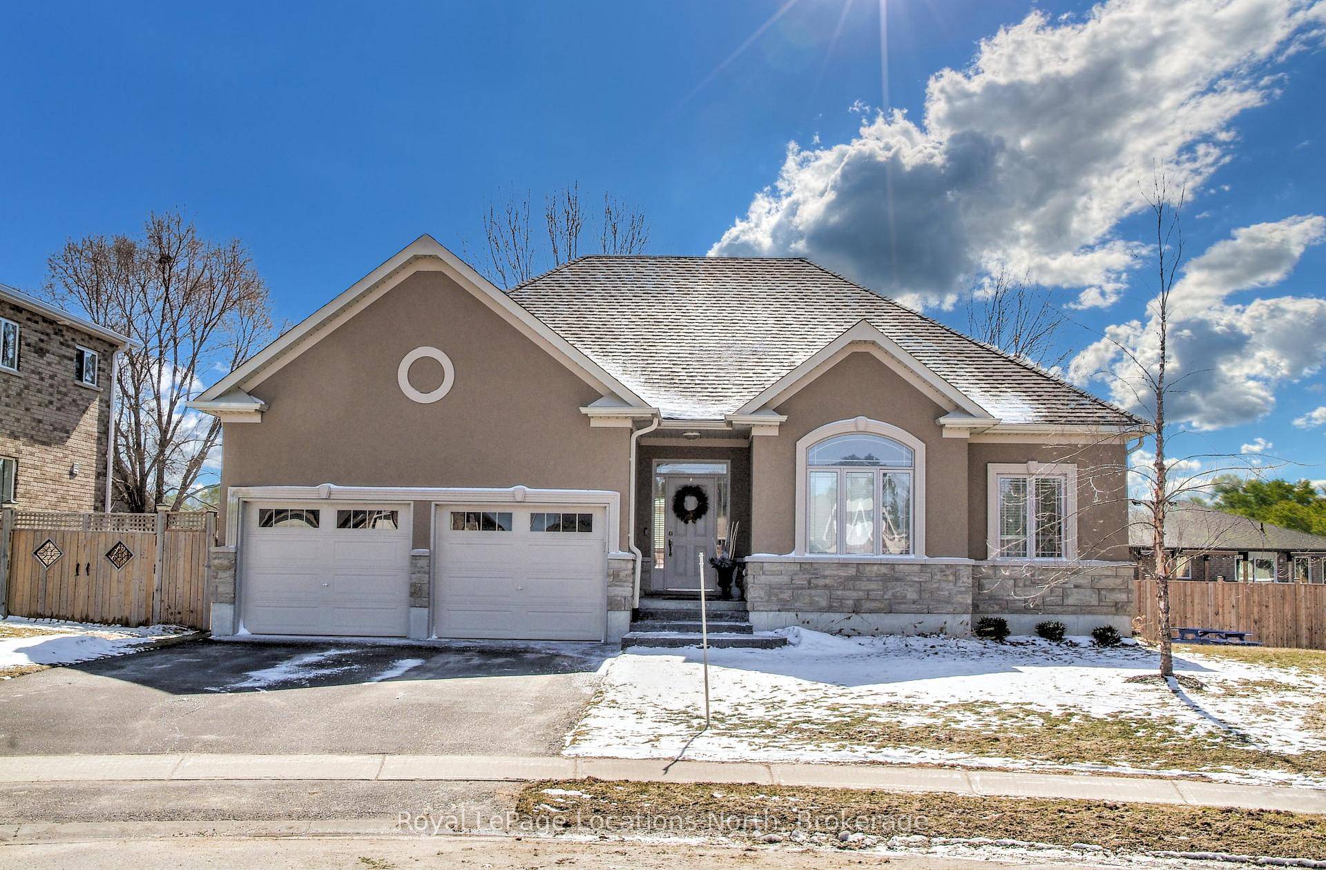 Well appointed Family home in the Town of Elmvale, just 20 minutes North of Barrie.