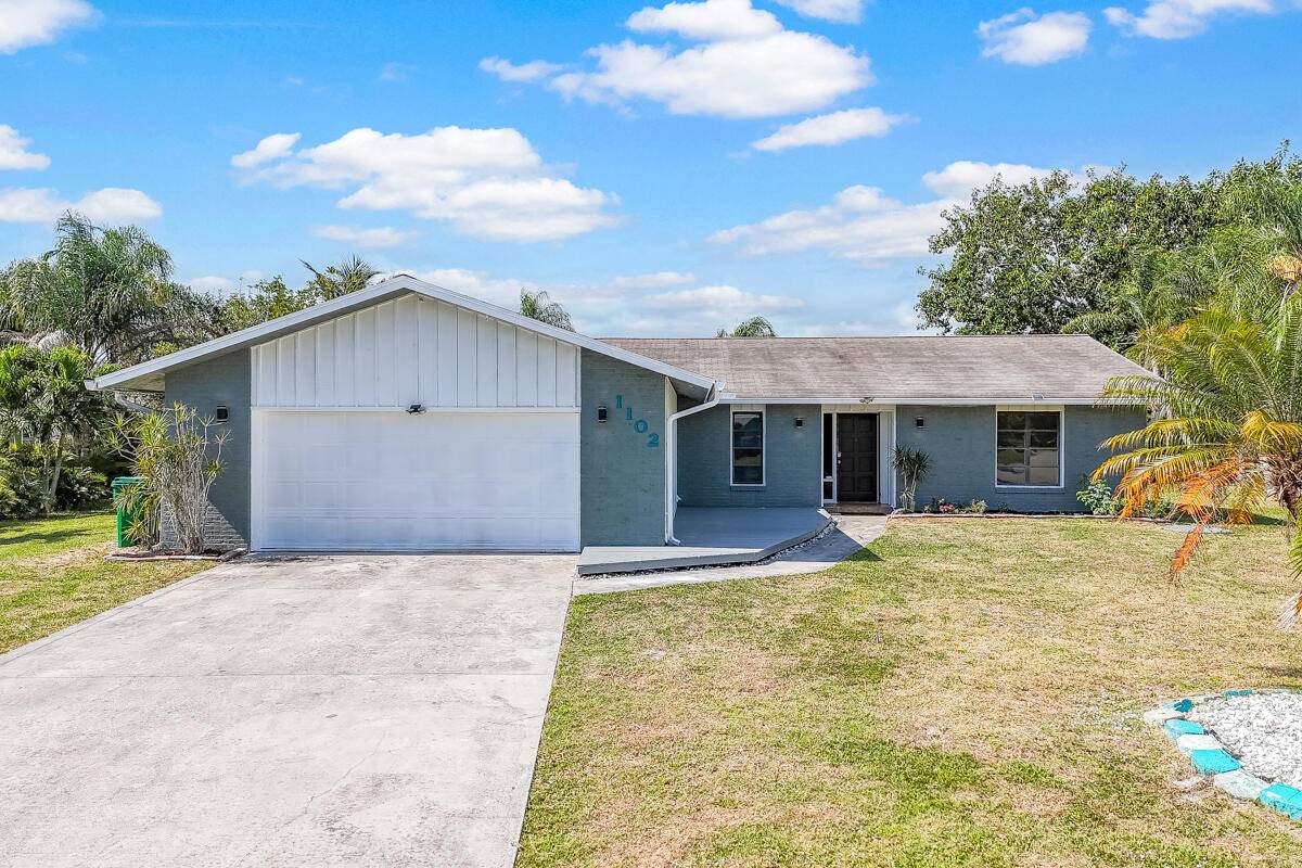 HOME IN SANDPIPER, RENOVATED KITCHEN, NEW CERAMIC TILED FLOORS, NEWLY PAINTED INTERIOR, SUNKEN LIVING ROOM WITH BUILT IN PLANTER BOX, HUGE SCREENED PORCH SCREENED PORCH OFF 4TH BEDROOM.