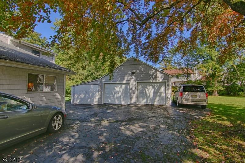 Charming Custom Ranch located in the desirable Whippany section of Havover Twp.