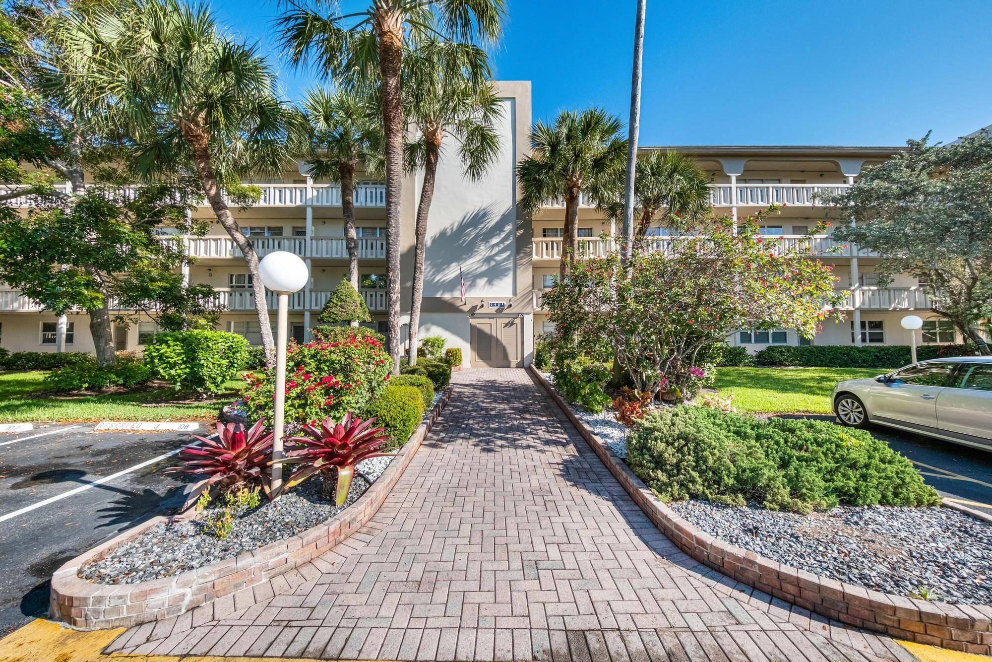 Beautiful Lake Golf Course Views 1BD 1.