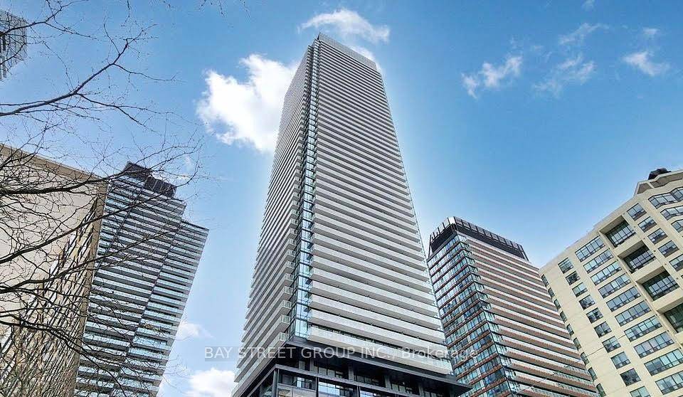 Welcome to the luxurious Teahouse Condos by renowned developer Lanterra.