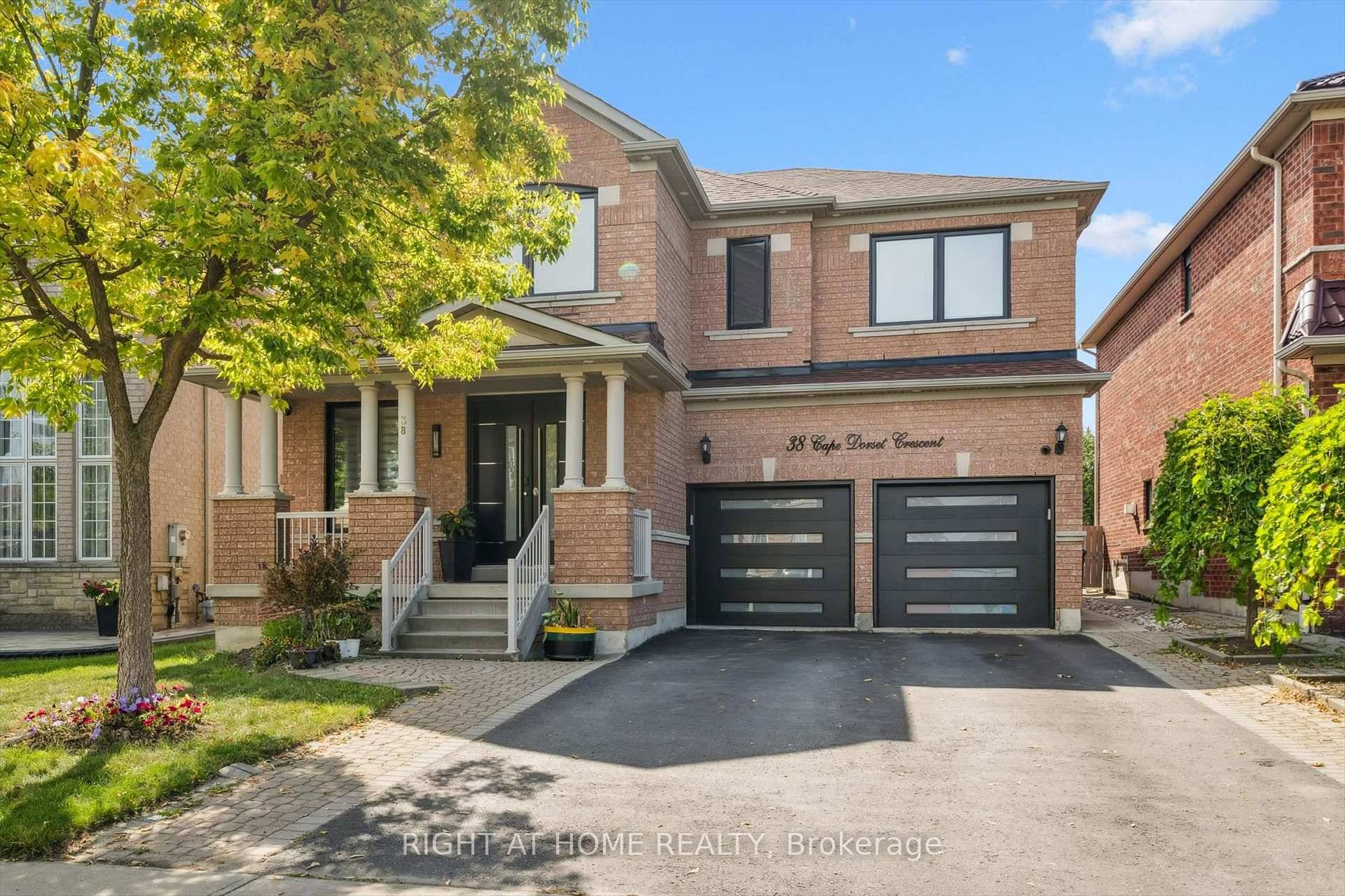 Spacious amp ; Meticulously Maintained All Brick Home In Highly Sought After Brampton Community !