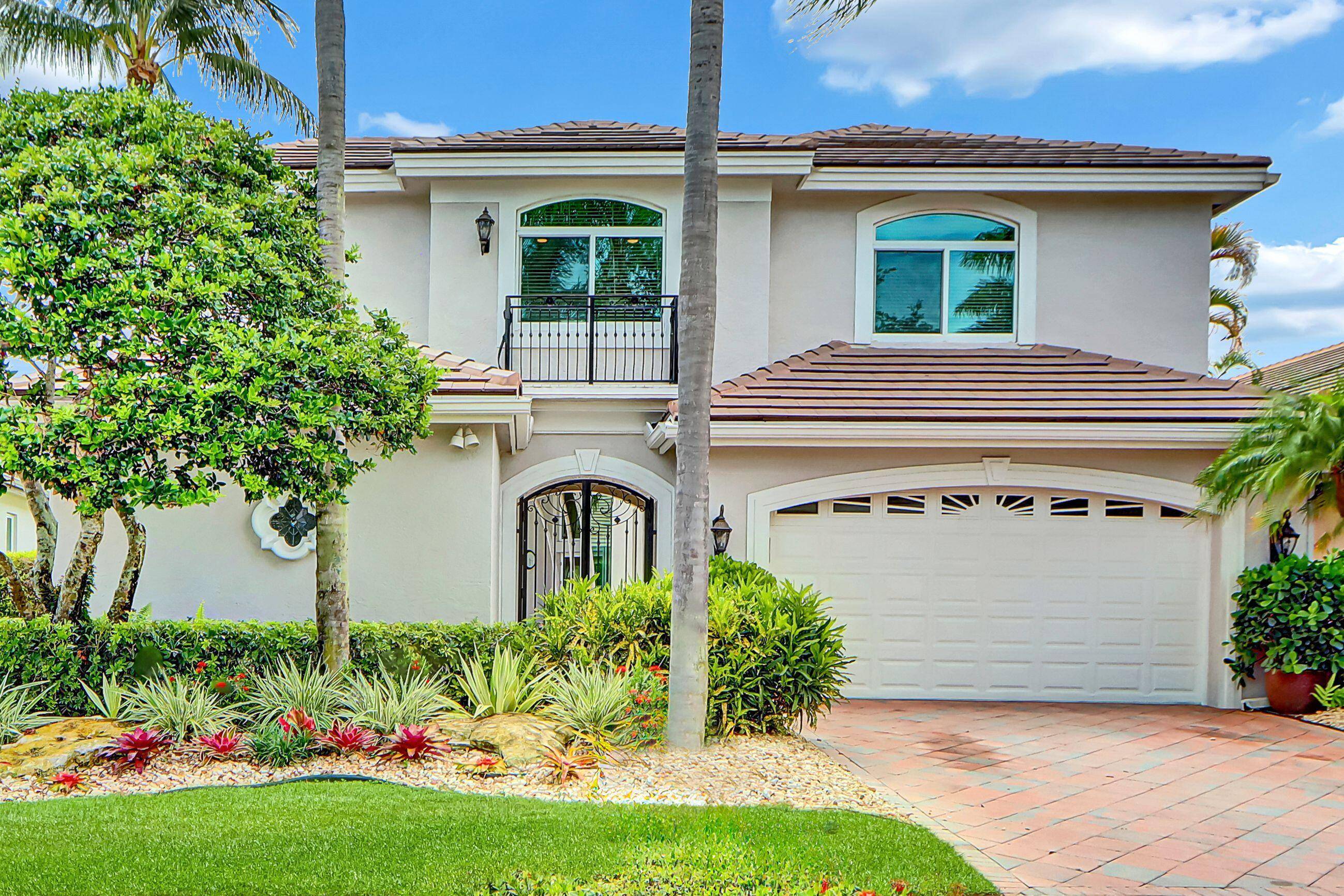 Golf course vistas fill this elegant custom 2 story 6 BD 5 BA courtyard featuring volume ceilings with crown moldings ; neutral off white tile flooring.