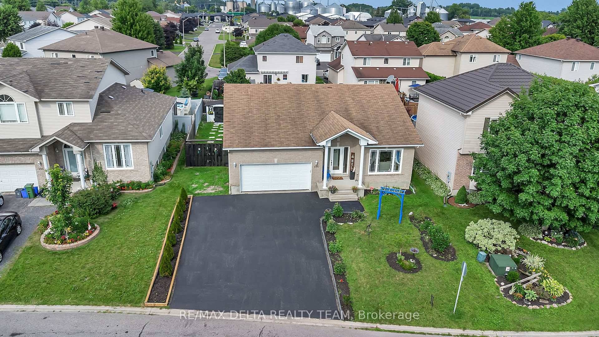IN LAW SUITE with Income Potential Multi Family Living in Embrun !